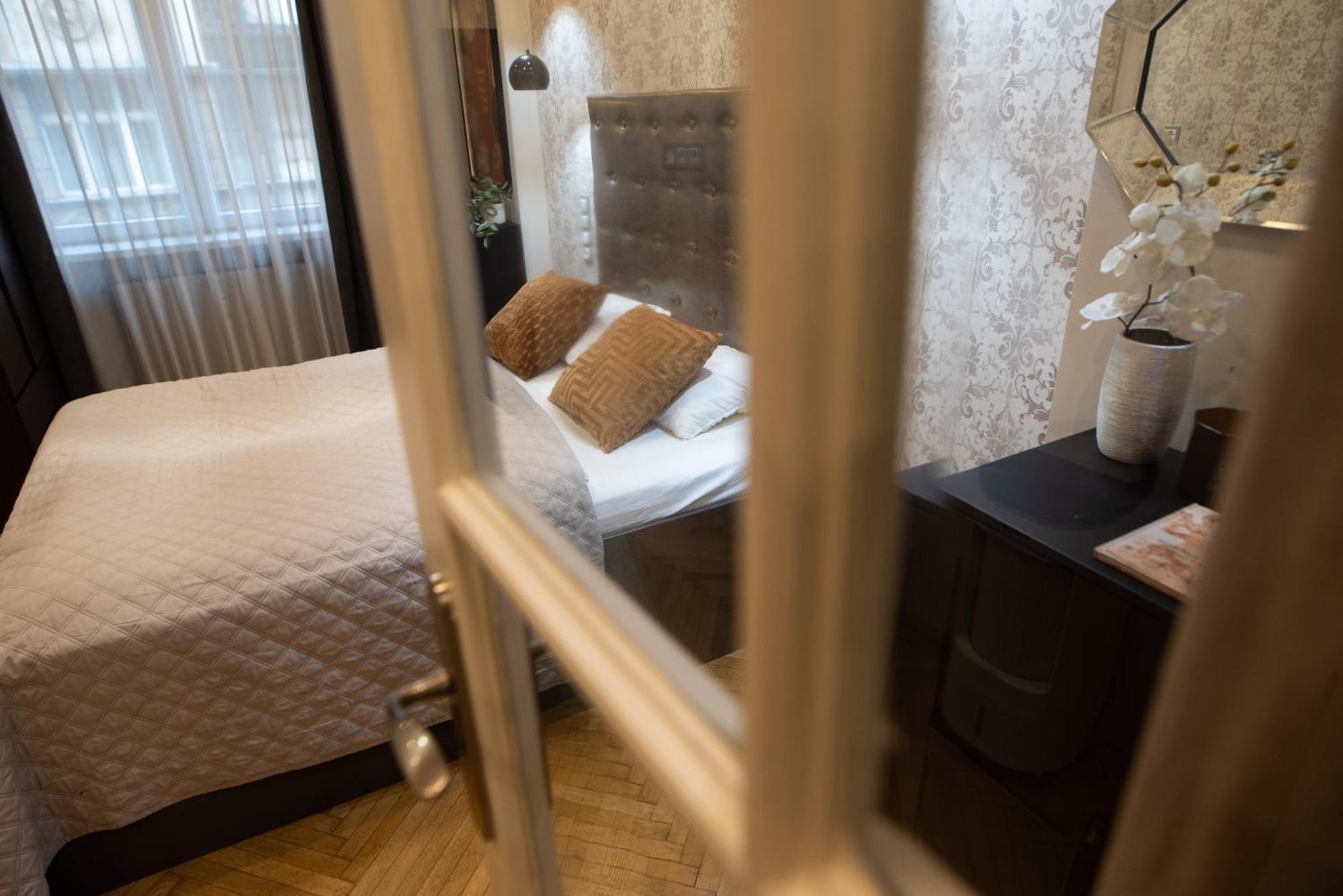 Super Cosy 3br Near Newyork Cafe With Balcony Lejlighed Budapest