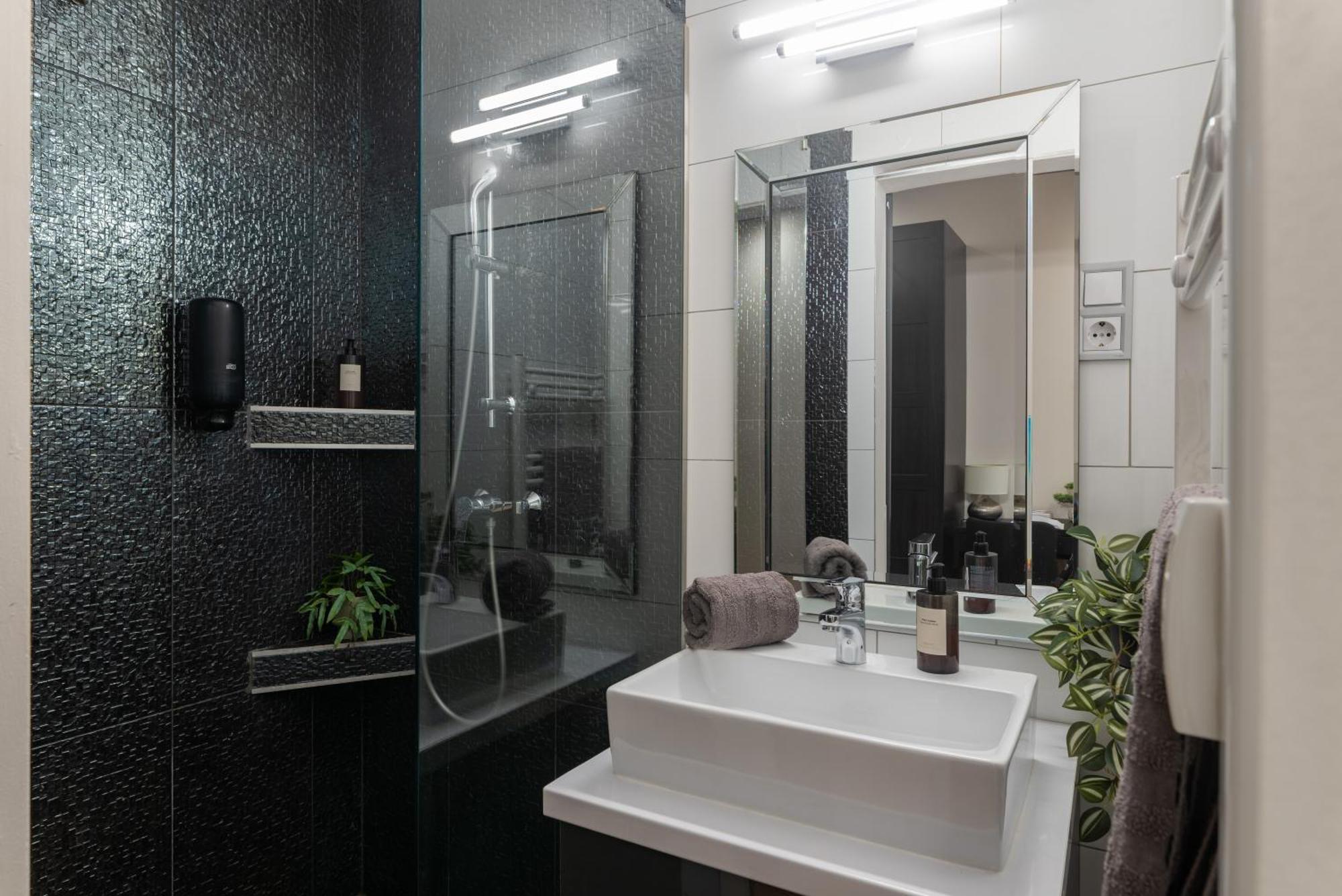 Super Cosy 3br Near Newyork Cafe With Balcony Budapest