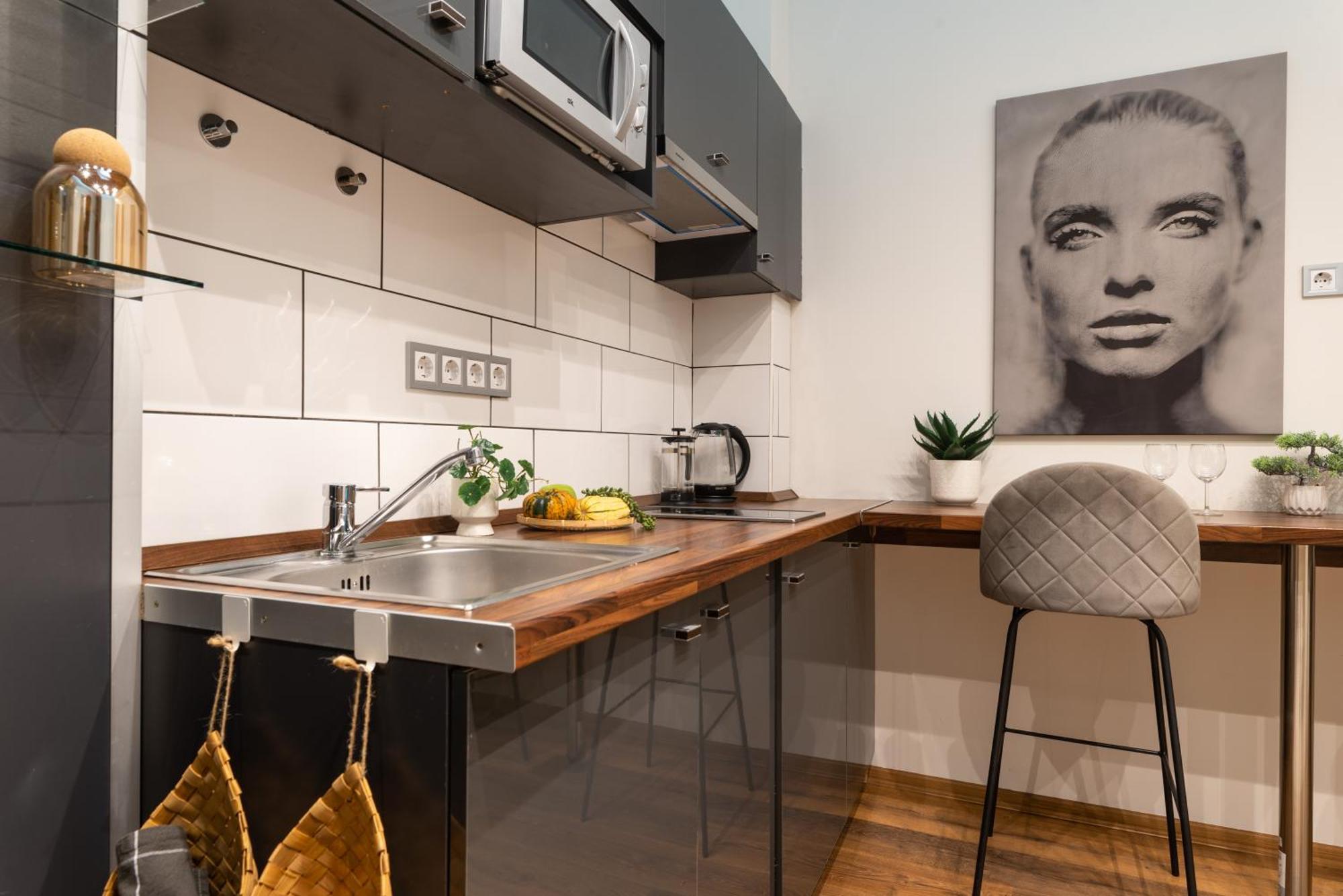 Super Cosy 3br Near Newyork Cafe With Balcony Lejlighed