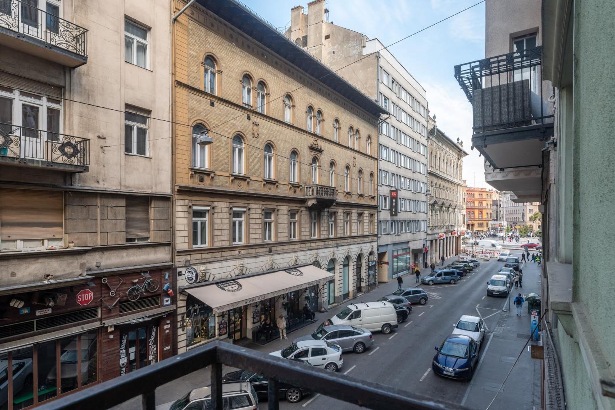Super Cosy 3br Near Newyork Cafe With Balcony Budapešť