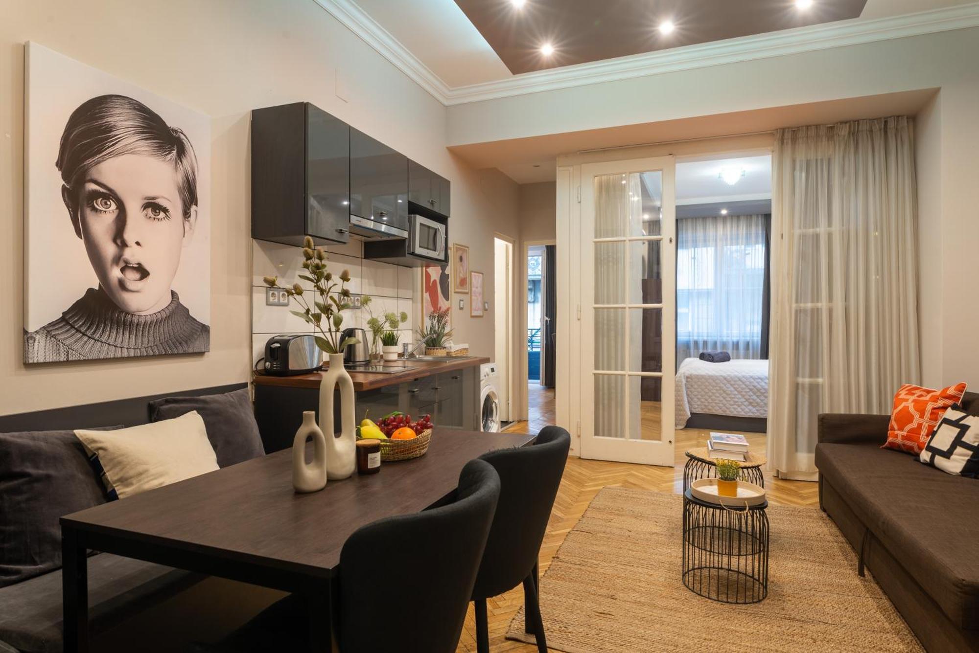 Super Cosy 3br Near Newyork Cafe With Balcony * Budapešť