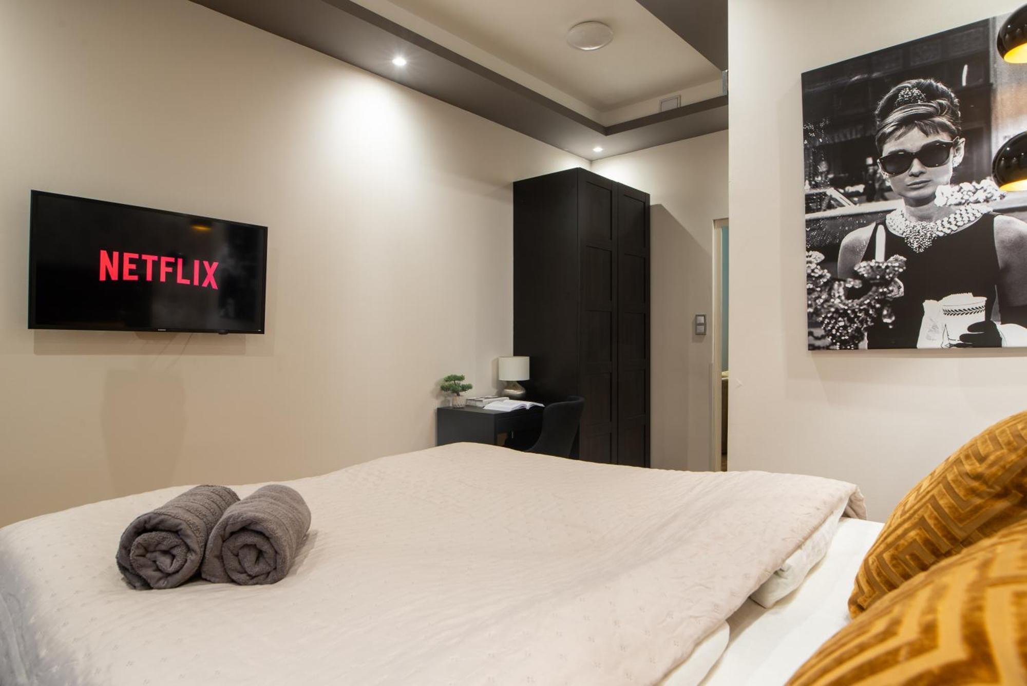 Super Cosy 3br Near Newyork Cafe With Balcony Apartmán *