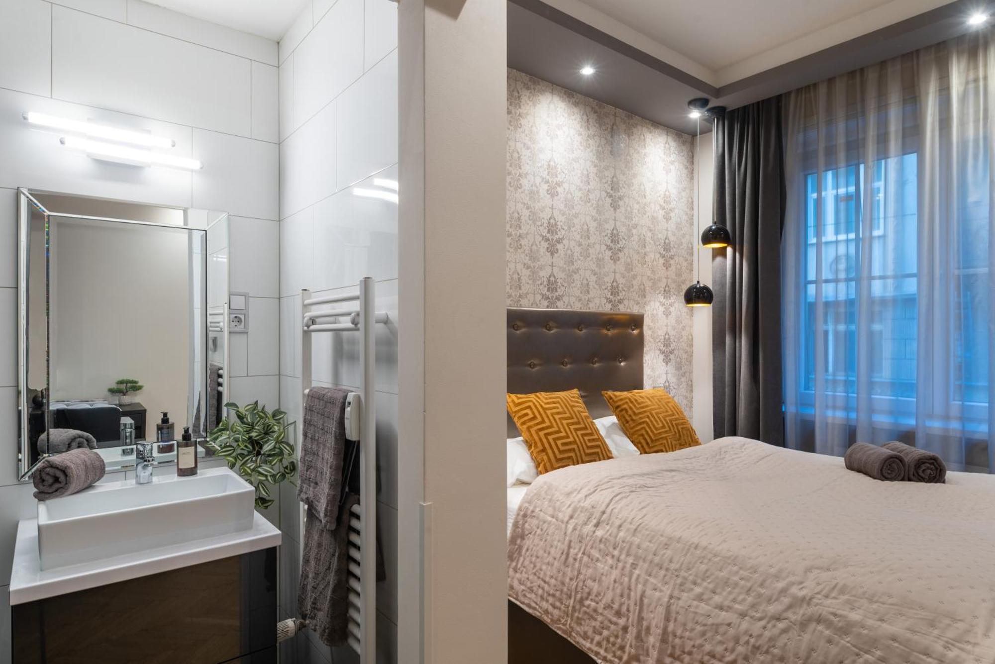 Super Cosy 3br Near Newyork Cafe With Balcony * Budapešť