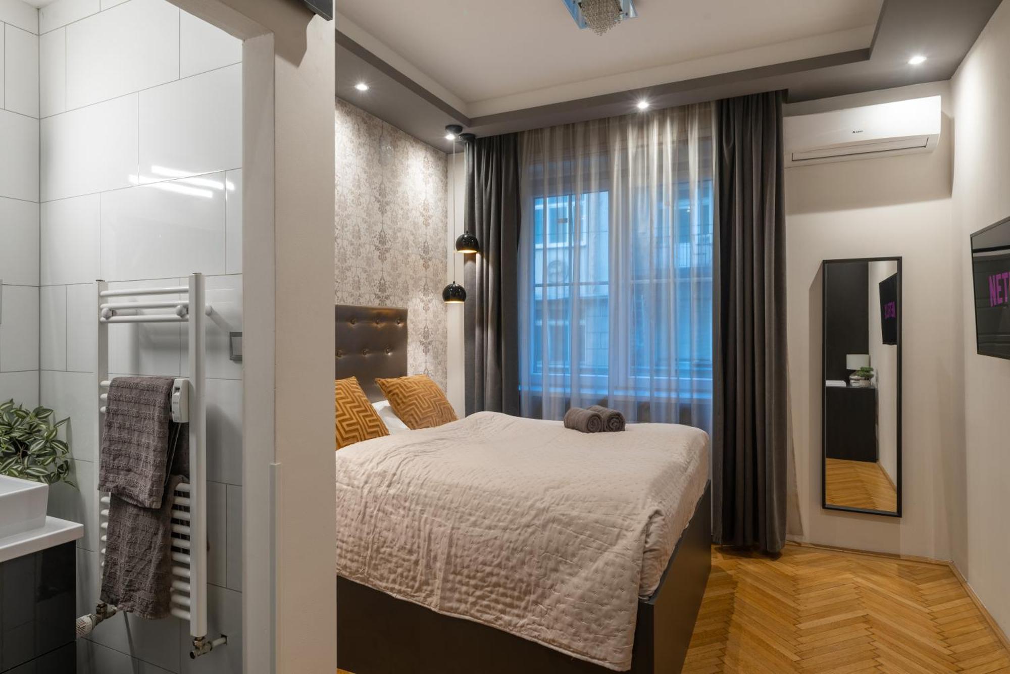 Super Cosy 3br Near Newyork Cafe With Balcony * Budapešť